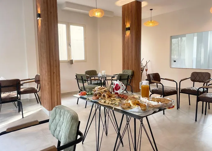 Titi's Apartahotel