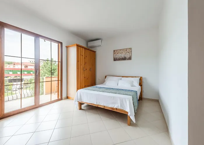 Titi's Aparthotel Shkallnur