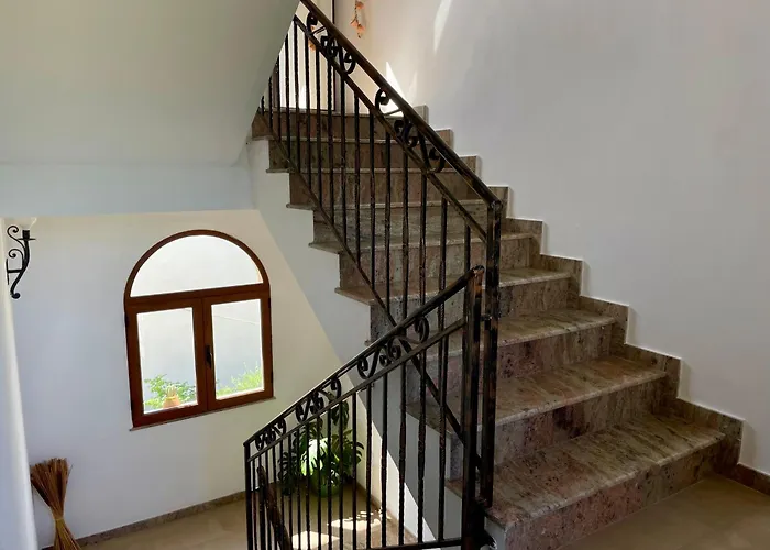 Aparthotel Titi's Shkallnur